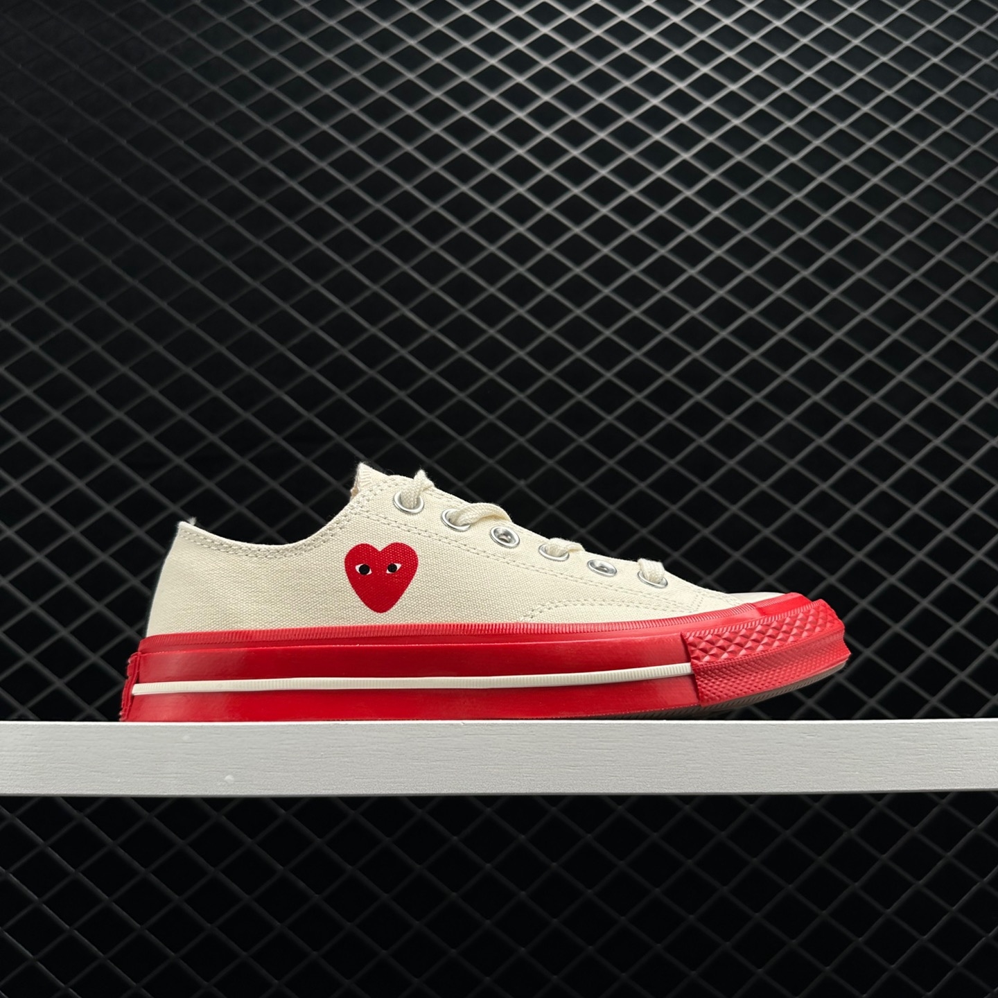 Converse Comme des Play x Chuck 70 Low 'Pristine Red' A01796C - Classic Style with a Pop of Vibrant Red